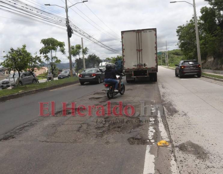 Los baches del anillo periférico, una pesadilla para los capitalinos (Fotos)