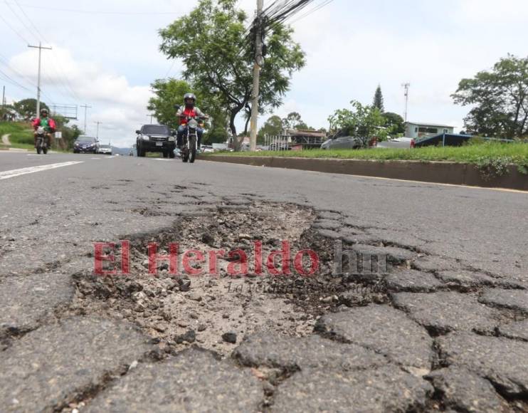 Los baches del anillo periférico, una pesadilla para los capitalinos (Fotos)