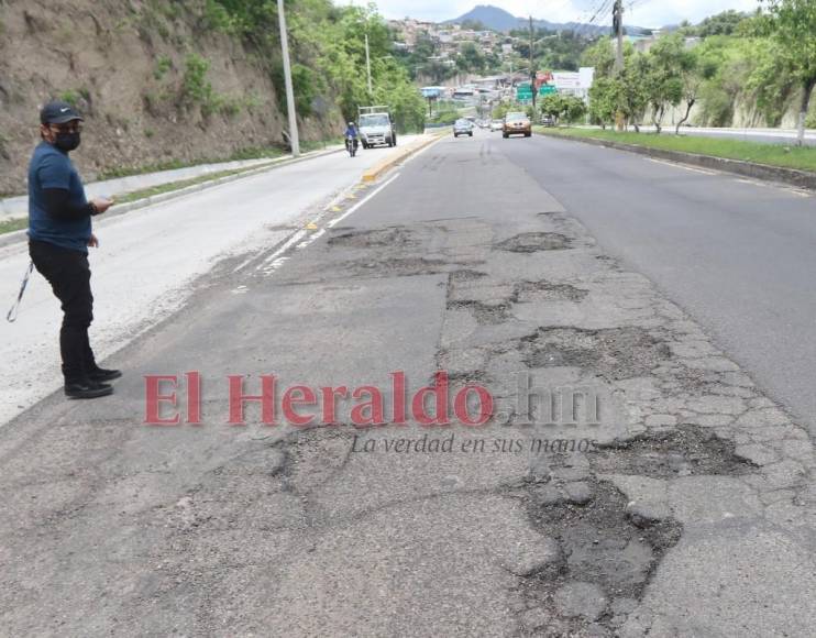 Los baches del anillo periférico, una pesadilla para los capitalinos (Fotos)