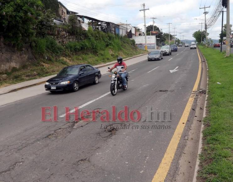 Los baches del anillo periférico, una pesadilla para los capitalinos (Fotos)