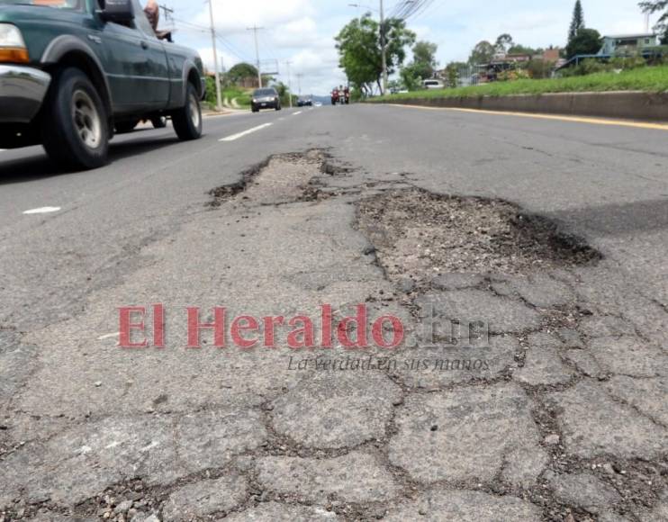 Los baches del anillo periférico, una pesadilla para los capitalinos (Fotos)