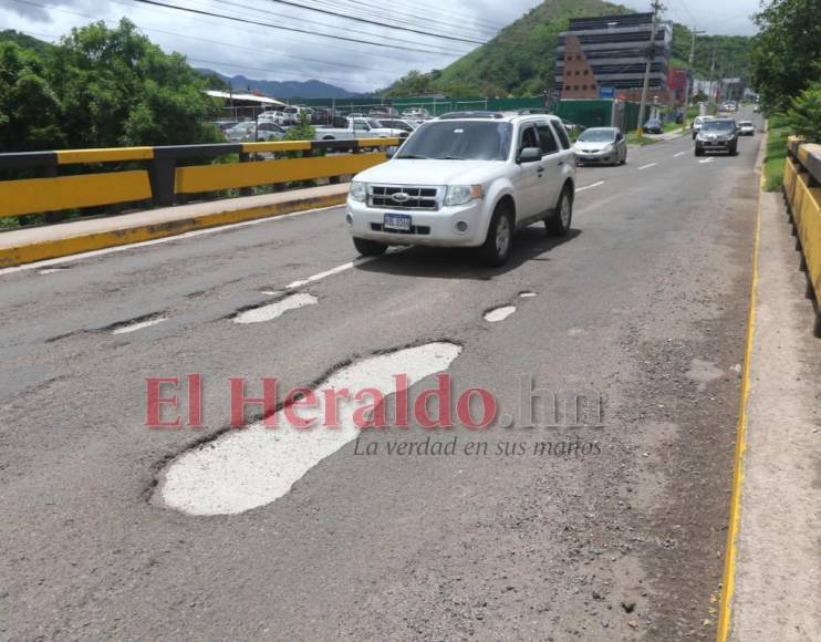 Los baches del anillo periférico, una pesadilla para los capitalinos (Fotos)