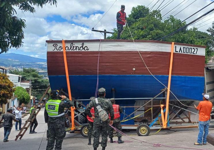 “¡Y se marchó!”: Así fue la odisea para mover a Rosalinda, el velero de El Reparto