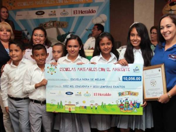 Los alumnos de la Alba Nora de Melgar, saltaron de emoción al saber que son la Escuela con Mayor Responsabilidad Ambiental.