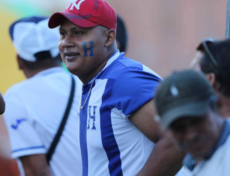 “Todos con la H”, aficionados catrachos listos en el Chelato Uclés para el Honduras - Granada