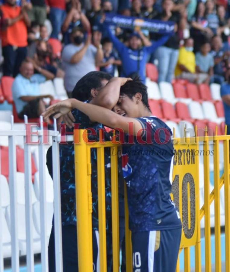 Tras el final del juego, “Nene” Obando se mostró emocionado tras el primer gol de su adorado hijo como futbolista profesional.