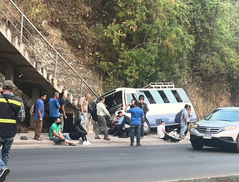 Las imágenes que dejó el accidente de un rapidito en el bulevar Fuerzas Armadas