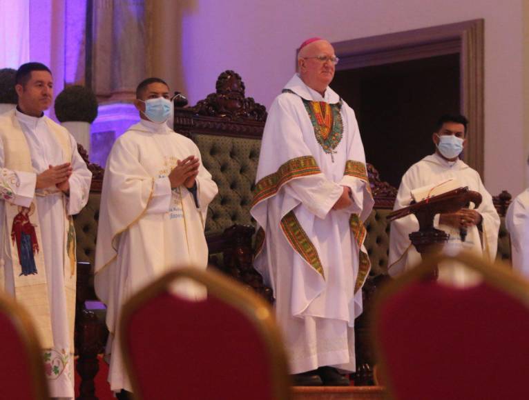 Con tambores y cantos, así se celebró la misa garífuna en honor a la Virgen de Suyapa