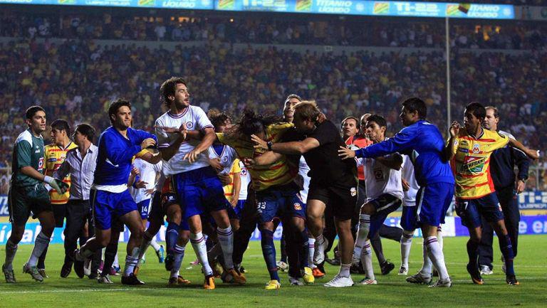 Las trágicas batallas campales entre barras y sanciones en la Liga MX