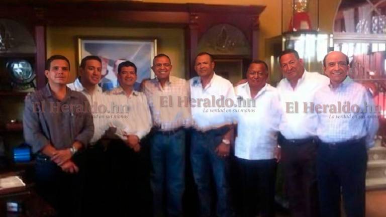 Revelan foto de Pepe y Fabio Lobo con “El Cachiro”, Javier Rivera Maradiaga