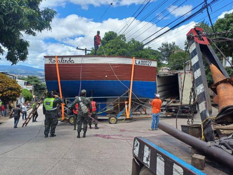 “¡Y se marchó!”: Así fue la odisea para mover a Rosalinda, el velero de El Reparto