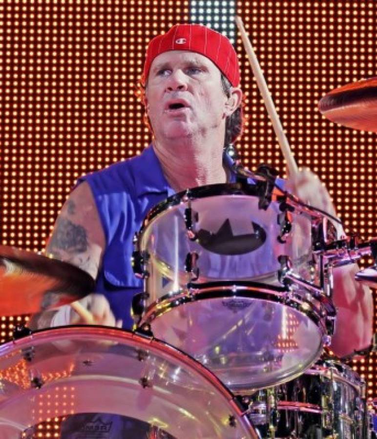 Los Red Hot Chili Peppers regresan con su sobredosis musical