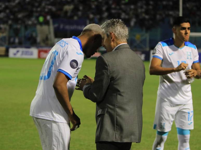 Así vivió el profesor Reinaldo Rueda la primera parte del Honduras vs Granada