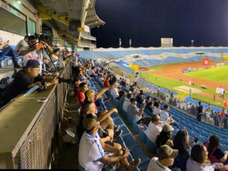 Poca afluencia en el estadio Olímpico dos días después de actos violentos que dejaron una niña muerta