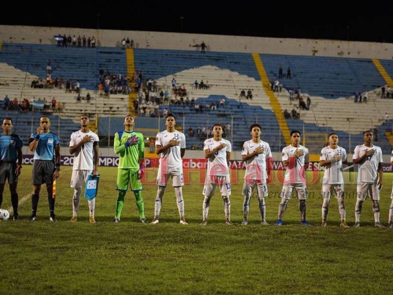 Incesante lluvia, fango y goleada: Así se vivió el triunfo de Honduras ante Jamaica