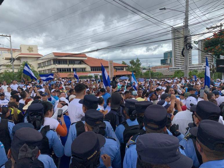 Simpatizantes de la oposición realizan “Gran Marcha por Honduras”