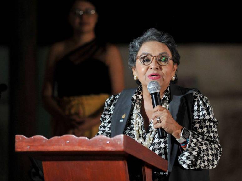 Así fue el inicio del Festival de Los Confines, un tributo a la poesía