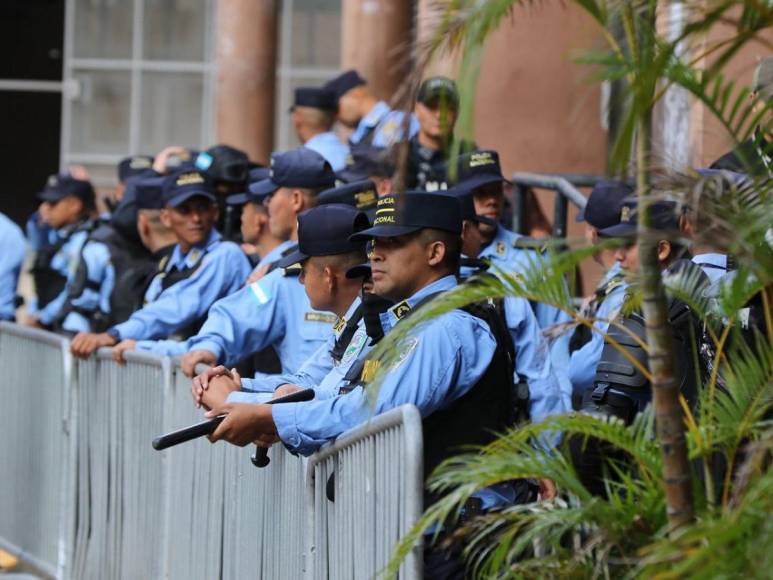 Blindados amanecen edificios del Ministerio Público para evitar caos