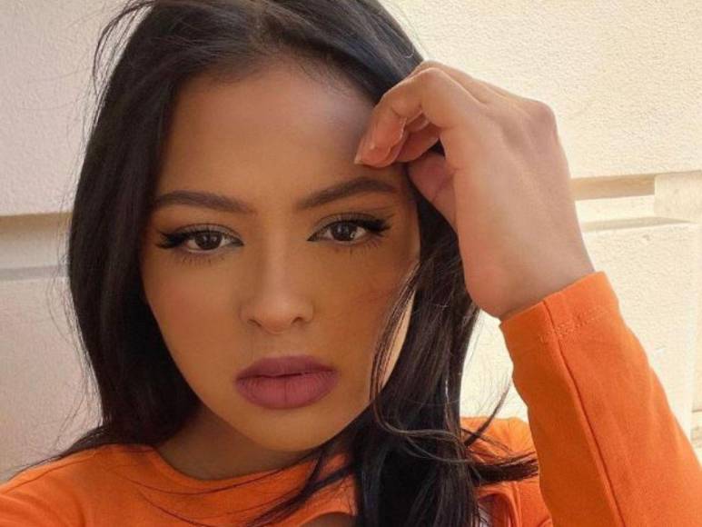 Así es Kerlyn, modelo y una de las hermanas de Cesia Sáenz más parecida a la cantante