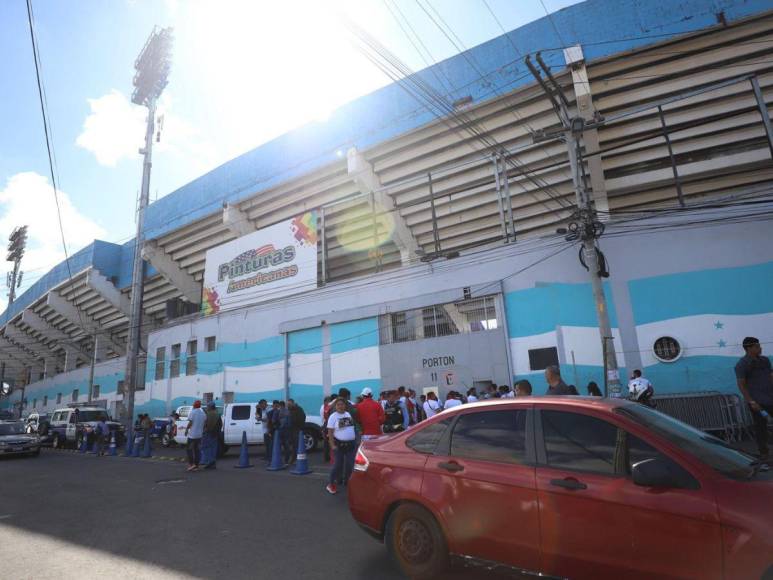 ¡Ya hay filas! Primeros aficionados en llegar a la final Olimpia-Motagua