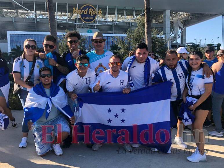 Ambientazo y emoción previo al partido de Honduras vs Argentina