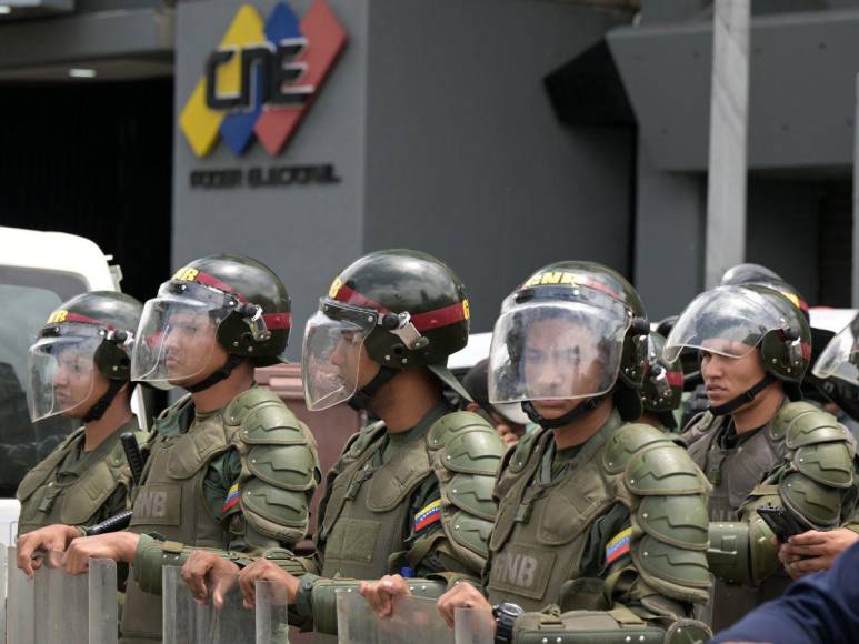 Militarizado el CNE tras disturbios en Venezuela por reelección de Maduro