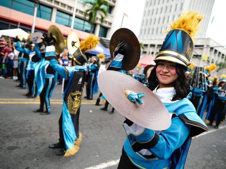 ¡Imponente! Banda del JTR pone a bailar a los sampedranos en desfiles patrios 2024