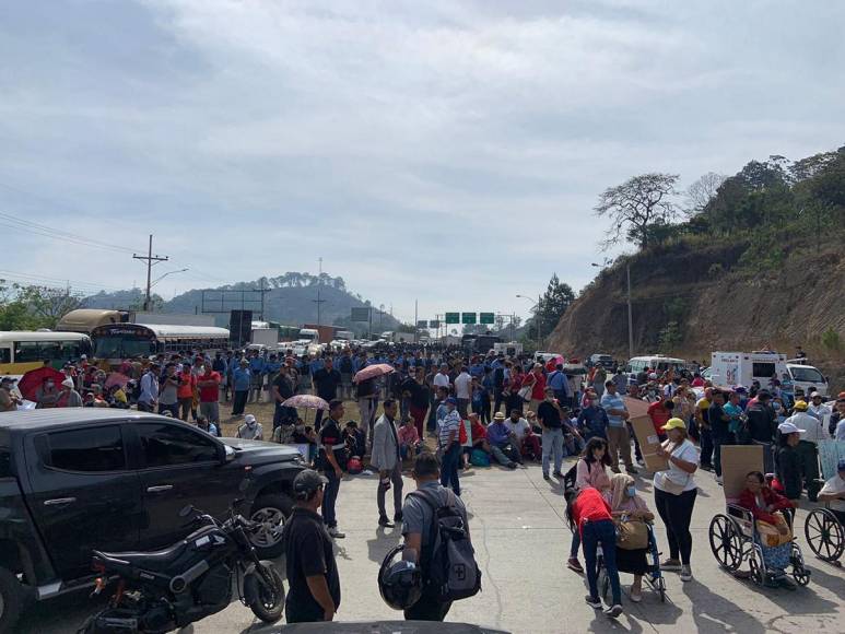 Caos vehicular, desmayados y vía bloqueada: las imágenes que dejó la protesta en la CA-5