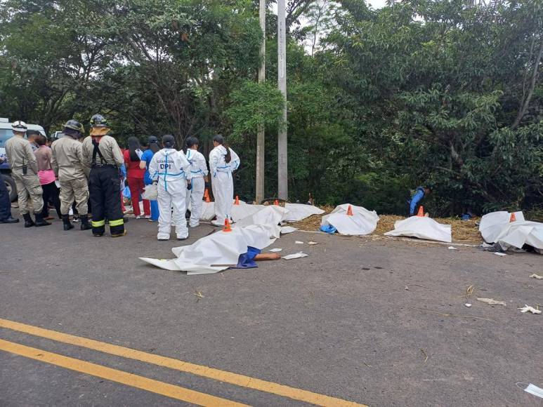 Dolorosas imágenes de accidente en carretera a Olancho: la muerte de bebés y difícil rescate de víctimas