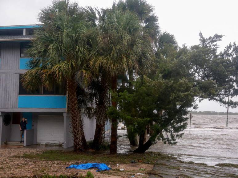 Imágenes del paso de la tormenta tropical Debby en el sureste de EUA