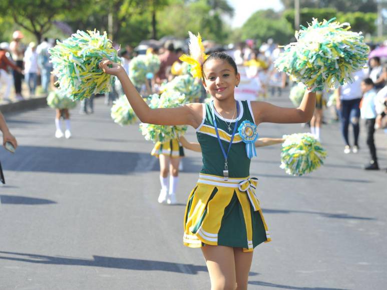 Así resaltaron las palillonas y pomponeras de primaria en las fiestas de independencia 2023