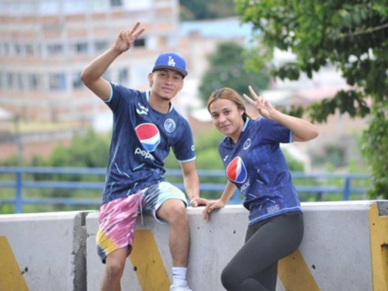 Graderías llenas y la llegada de la Ultra Fiel: ambiente de fiesta en el Olimpia vs. Motagua