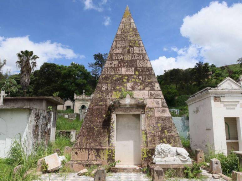 Necroturismo nocturno en el Cementerio General de Tegucigalpa, ¿se atrevería?