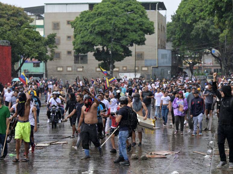 Cacerolazos, gritos y pancartas de fraude: protestas contra triunfo de Maduro en Venezuela