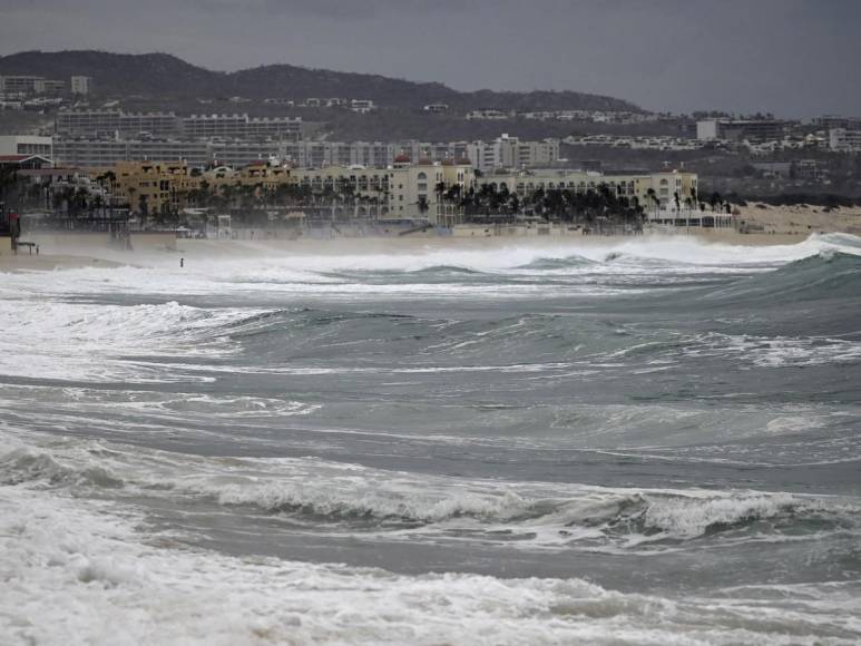 El sur de California bajo alerta mientras el huracán Hilary toma fuerza