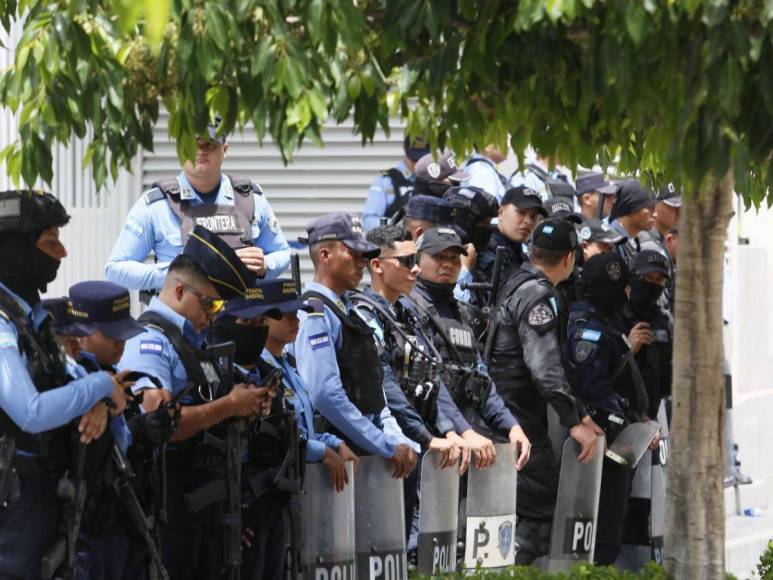 Policía llega al CCG ante tomas de colectivos de Libre; no los desalojarán