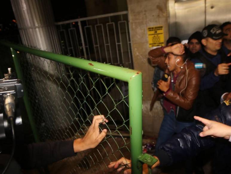 Las 20 fotos que dejó la jornada violenta en el Congreso de Honduras