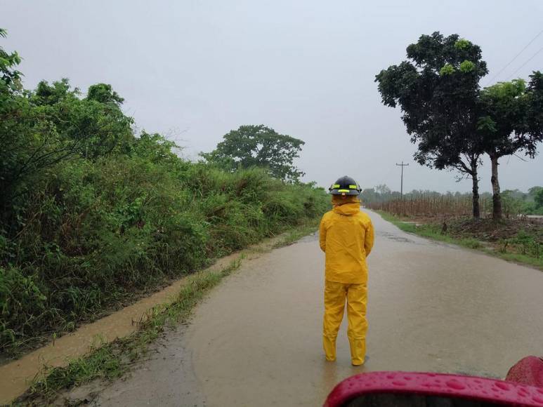 Inundados y sin paso en varios sectores de la zona norte por lluvias