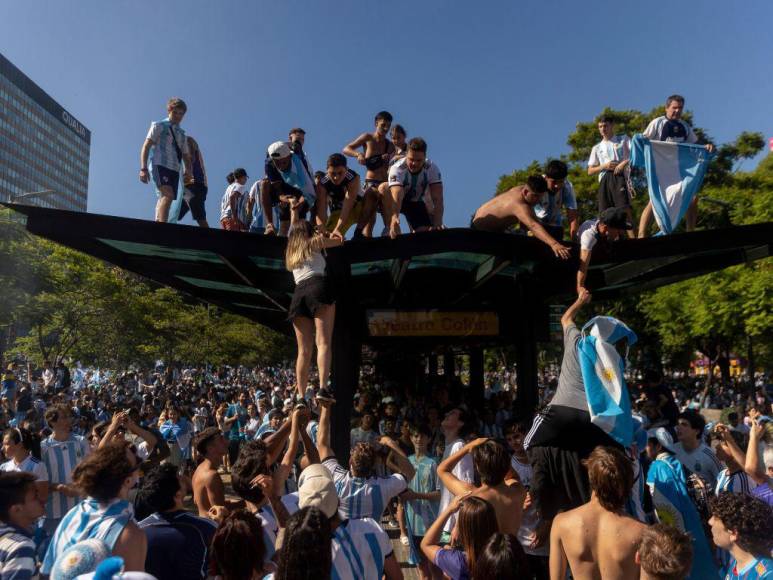 ¡Locura total! Así celebran los argentinos su tercera Copa del Mundo