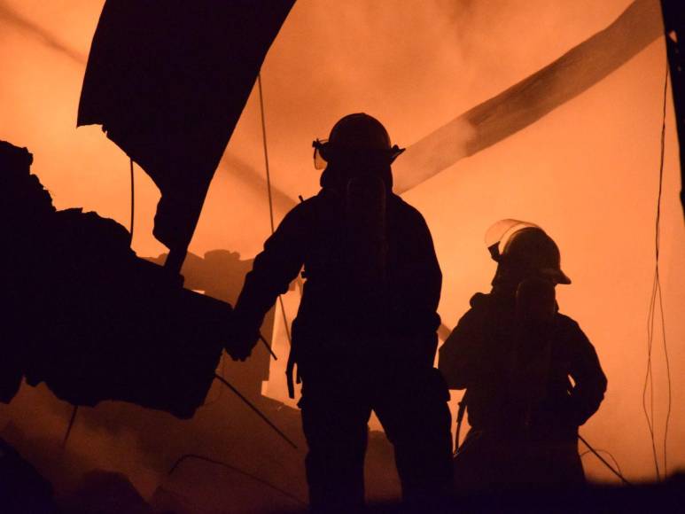 Así fueron las labores para apagar voraz incendio en El Hato