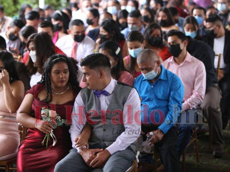 Treinta parejas se dan el “sí acepto” en las bodas gratis de la capital