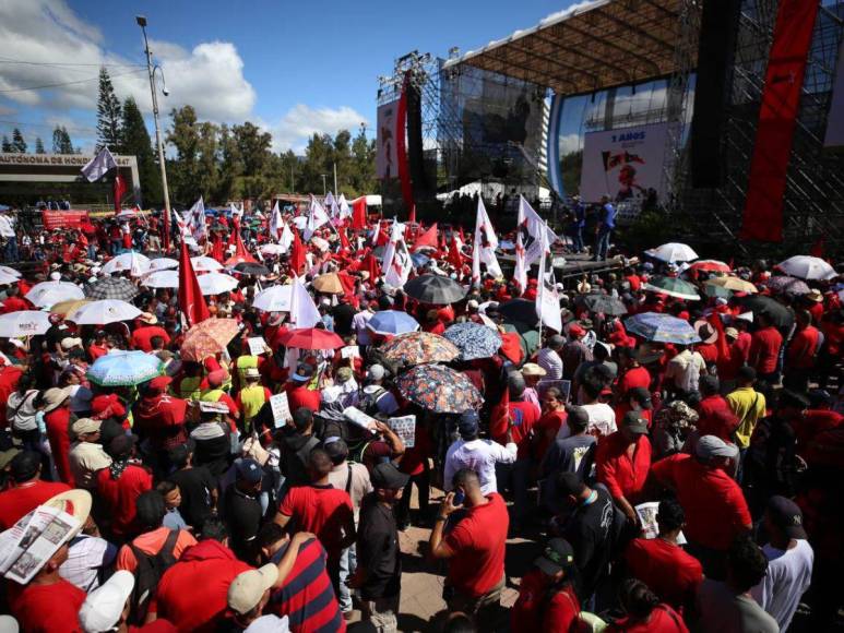 Personajes que acompañaron a Xiomara Castro en movilización por dos años de gobierno