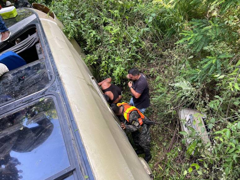 Las 25 imágenes impactantes del accidente en la carretera a Olancho