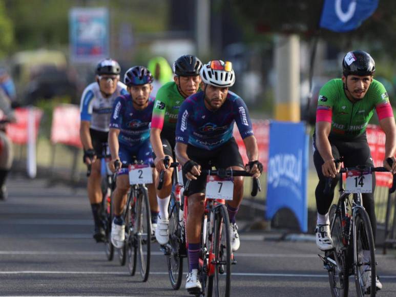 Grandes y pequeños disfrutan de la Vuelta Ciclística 2023 de EL HERALDO