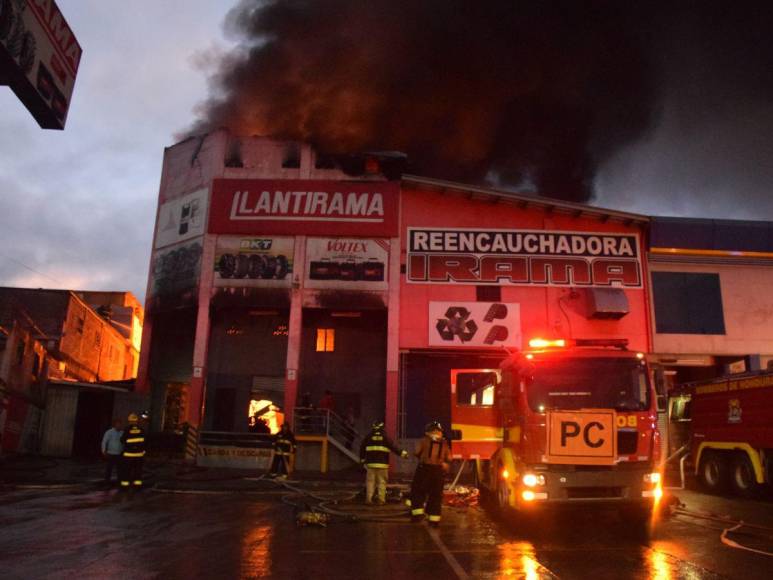 Así fueron las labores para apagar voraz incendio en El Hato