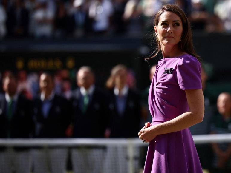 Sonriente y elegante: Kate Middleton aparece en final masculina de Wimbledon