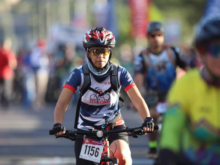 Grandes y pequeños disfrutan de la Vuelta Ciclística 2023 de EL HERALDO