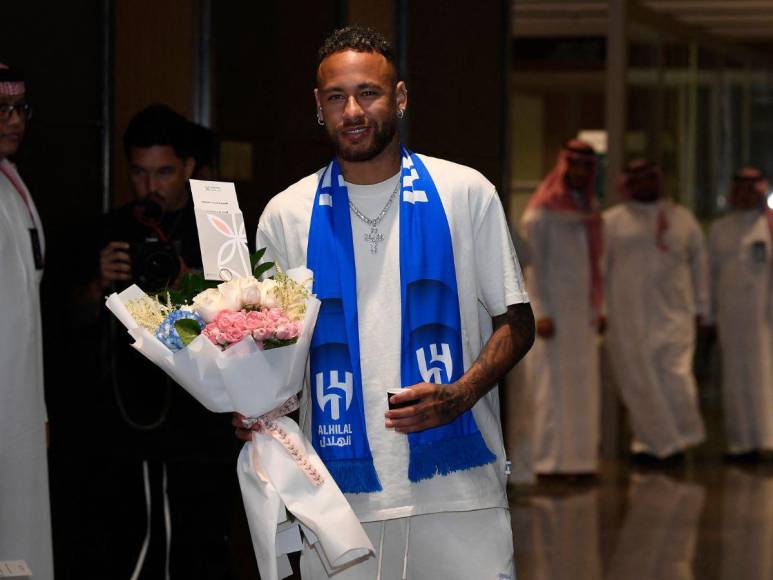 Hologramas y juegos de luces: la futurista presentación de Neymar en Arabia Saudita