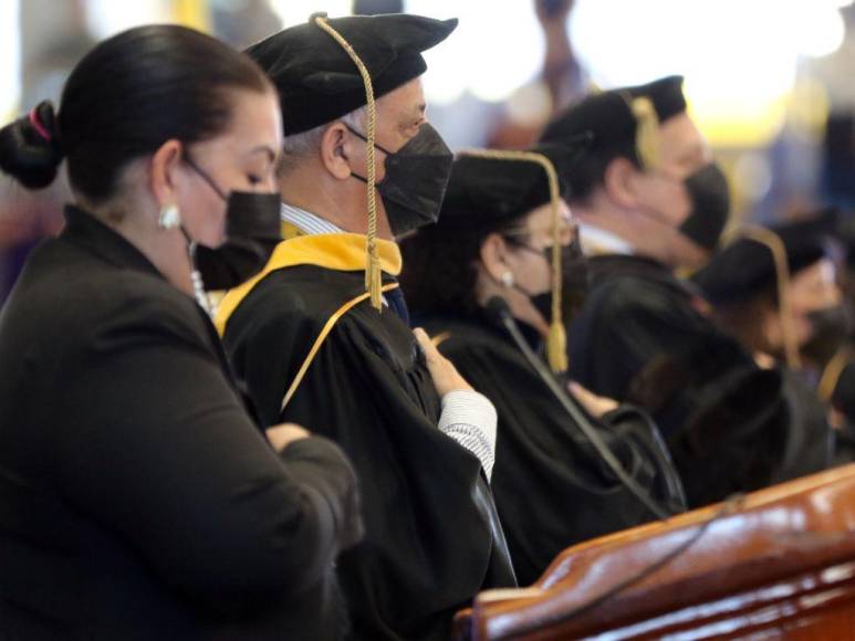 Orgullo y emoción en graduaciones de la UNAH en 2022