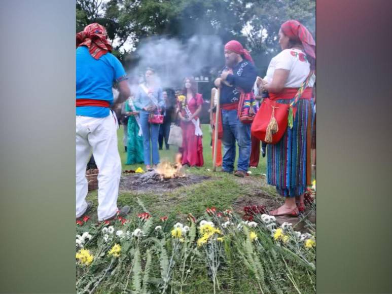 Candidatas del Miss Universo participan en ritual maya en El Salvador